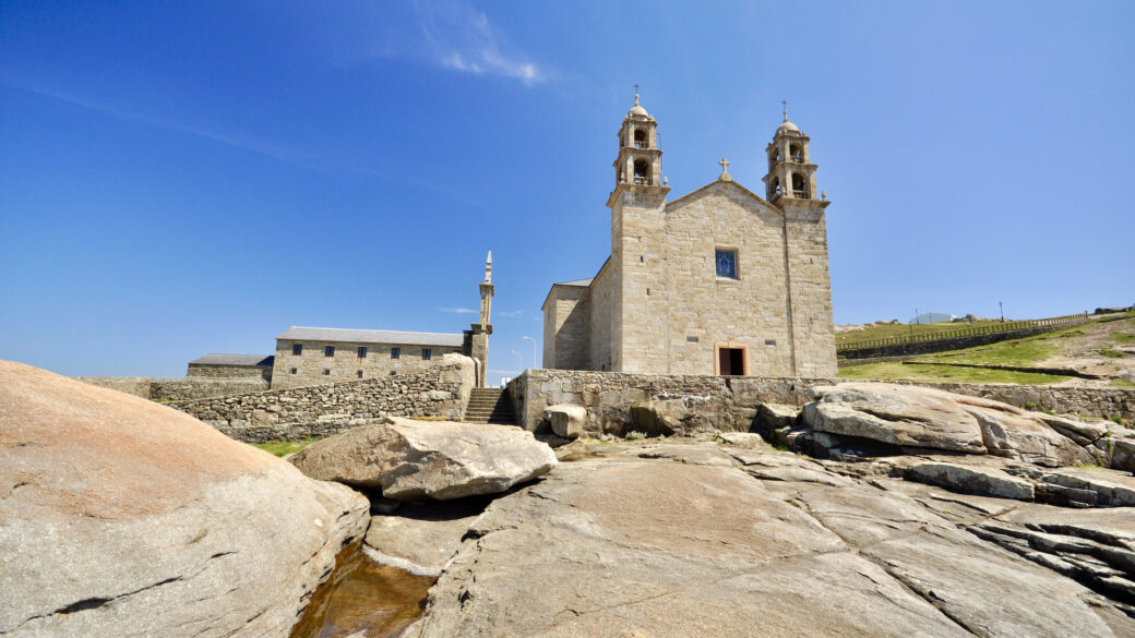 Legendarne Santuario Virxe da Barca w Muxia