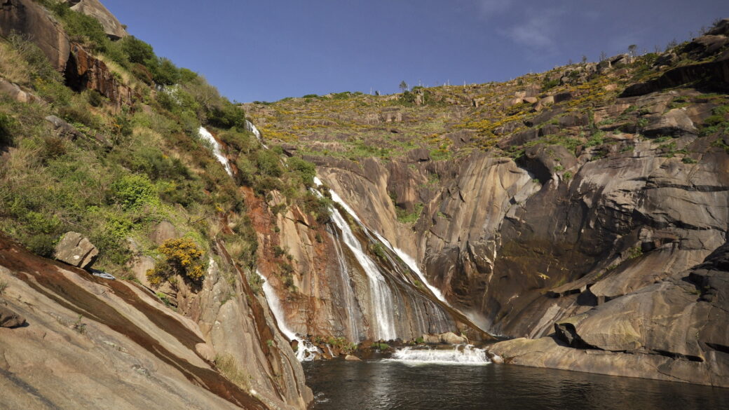 Fervenza do Ézaro w Costa da Morte- najbardziej spektakularny wodospad w Galicji
