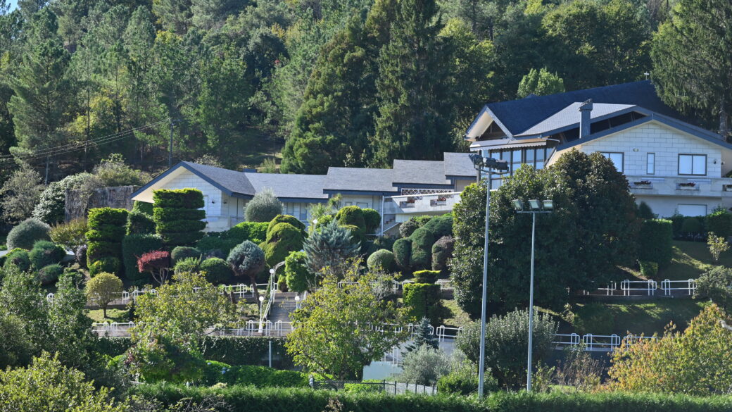 Avión – galicyjskie „miasto milionerów”, gdzie tradycja spotyka luksus 🌴💶